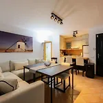 Holaola Highclass Townhouse