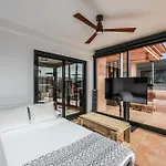 Holaola Highclass Townhouse *